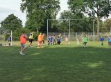 Laatste training S.K.N.W.K. JO9-1 van seizoen 2021-2022 (partijtje tegen de ouders) (6/71)